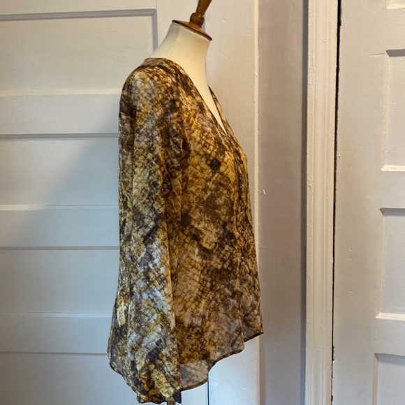 NWT Guess Octane Snake Print Top, Size S - Picture 10 of 15